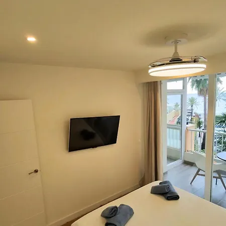 Sea View 2br Beachfront & Cozy Balcony Apartment *