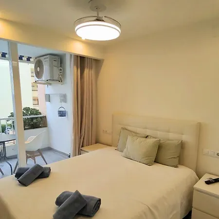Apartment Sea View 2br Beachfront & Cozy Balcony *